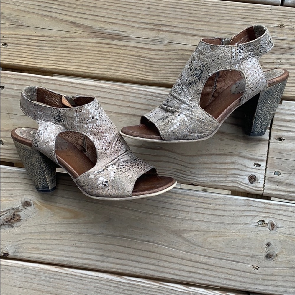 Mizmooz Snake Skin Shoes